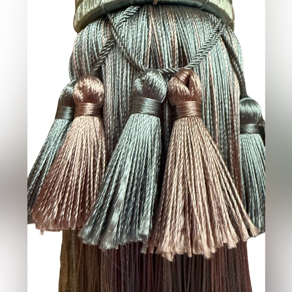 Ashland NWT Beautiful Silver & Blue Silky Large English Romance Tassel Set of 4 - Picture 5 of 8